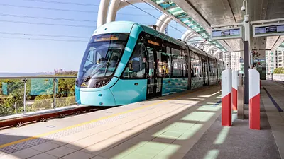 新北市的淨遷入人口有機會持續成長,未來發展前景可期。圖為淡水輕軌。(資料照,取自新北市觀光旅遊網)