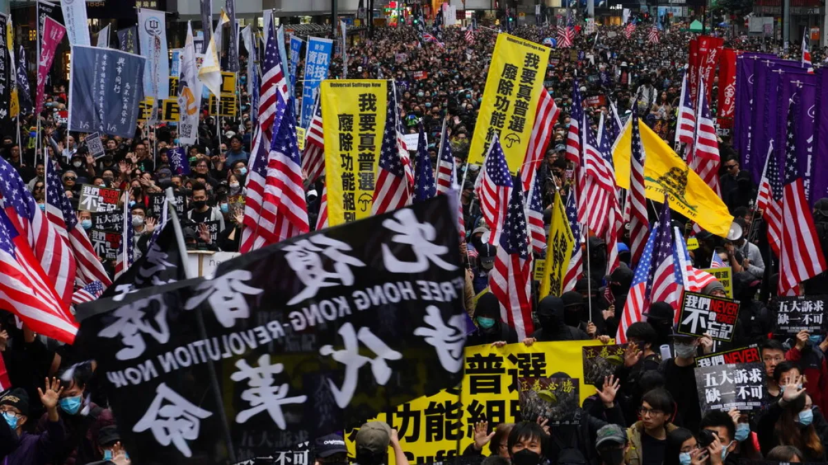 香港反送中持續延燒,2020元旦時5500多人上街遊行。(資料照,AP)