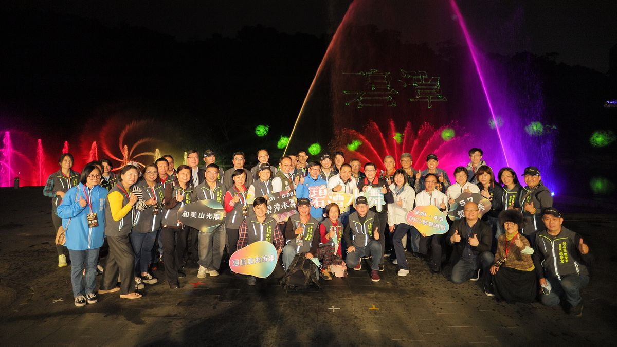 市長侯友宜與出席碧潭水舞啟動儀式蒞臨貴賓合影。(圖/新北市觀旅局提供) 市長侯友宜與出席碧潭水舞啟動儀式蒞臨貴賓合影。(圖/新北市觀旅局提供)