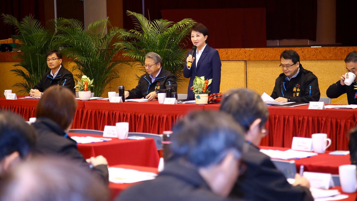 市長盧秀燕在市政會議上,說明首批武漢台商返台專機中,安置在台中檢疫所的69位台商,隔離期間民眾全數健康,無確診病例,18日上午已全數返家。(圖/台中市政府提供) 市長盧秀燕在市政會議上,說明首批武漢台商返台專機中,安置在台中檢疫所的69位台商,隔離期間民眾全數健康,無確診病例,18日上午已全數返家。(圖/台中市政府提供)