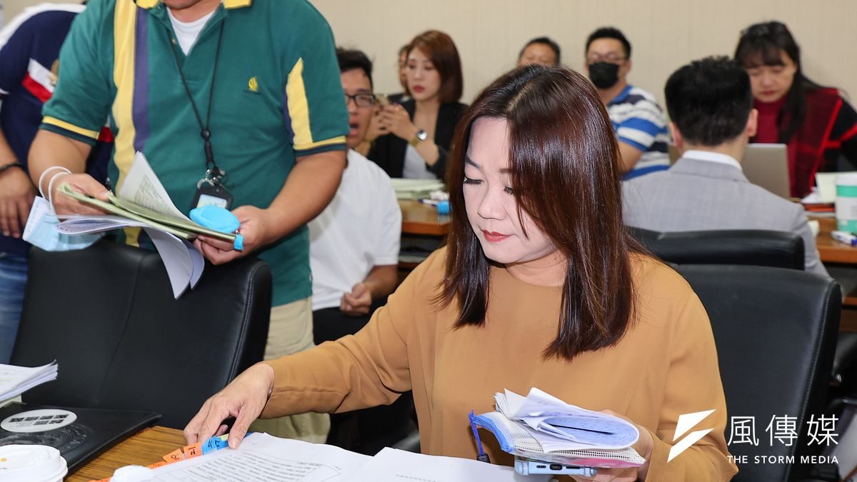 國民黨立委馬文君今(25)日出席外交國防委員會,針對國造潛艦後續艦相關預算提案凍結部分預算。(顏麟宇攝) 國民黨立委馬文君今(25)日出席外交國防委員會,針對國造潛艦後續艦相關預算提案凍結部分預算。(顏麟宇攝)