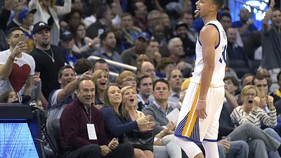 咖哩小子強勢回歸,招牌抖肩舞重出江湖。 (美聯社)