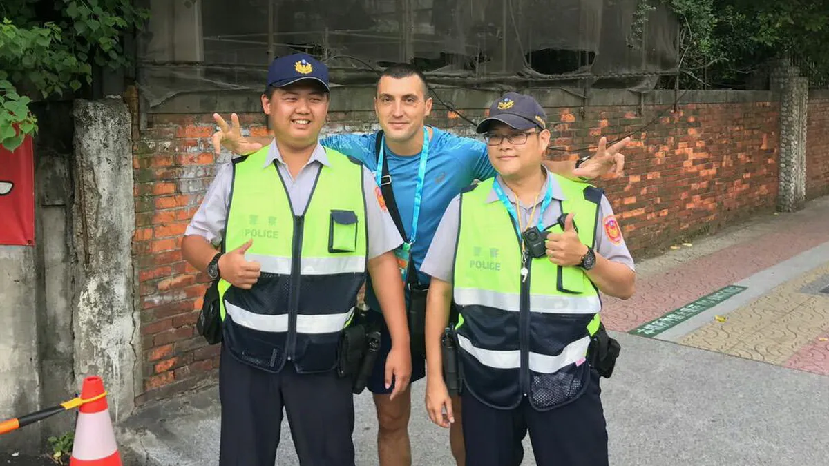 員警幫忙導覽 世大運外國選手回贈珍奶
