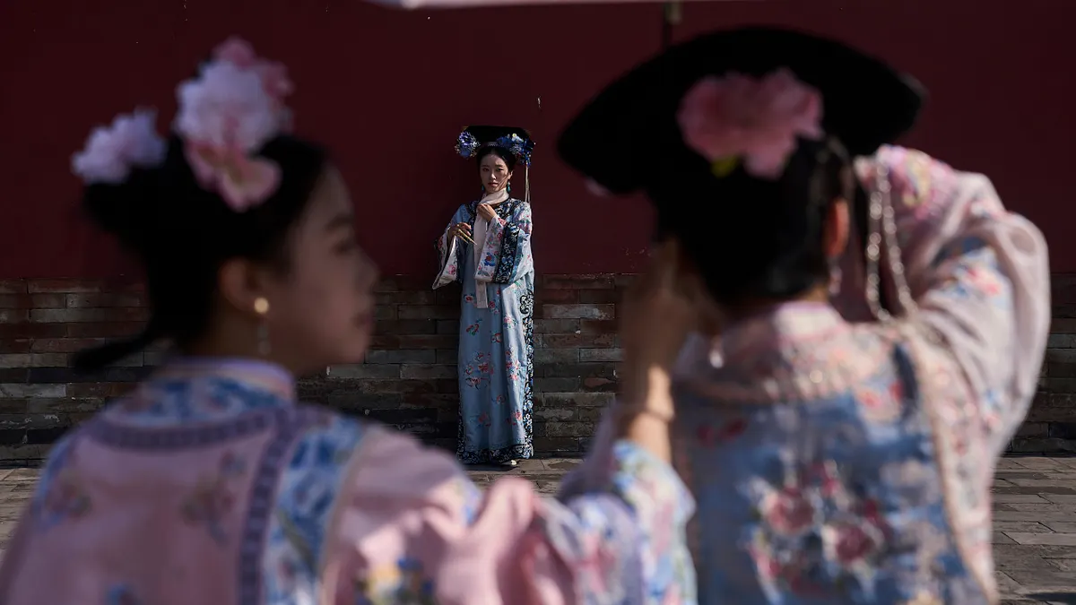 正妻、妾與丫鬟雖同為「侍奉男人」的角色,卻有天壤之別的地位與命運。(示意圖/美聯社) 正妻、妾與丫鬟雖同為「侍奉男人」的角色,卻有天壤之別的地位與命運。(示意圖/美聯社)