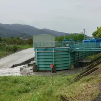 The Ministry of Economic Affairs is aggressively promoting small-scale hydropower, but its negative environmental impacts are raising serious concerns. Pictured: a small-scale hydropower unit operated by Heng Shui Green Energy on the Annong River in Yilan The Ministry of Economic Affairs is aggressively promoting small-scale hydropower, but its negative environmental impacts are raising serious concerns. Pictured: a small-scale hydropower unit operated by Heng Shui Green Energy on the Annong River in Yilan