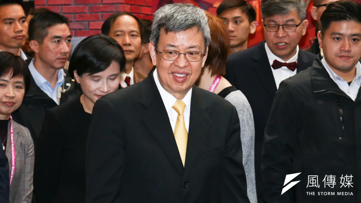 副總統陳建仁透過臉書宣布「階段性任務告一段落」,表達禮讓,衷心祝福能玉成「蔡賴配」之美。作者質疑,陳建仁「傳賢不傳己」真情告白,是真心相愛,欲成全蔡賴結合,還是被始亂終棄,或者看壞選情看破紅塵,認為配了也是白配?(資料照,蔡親傑攝)