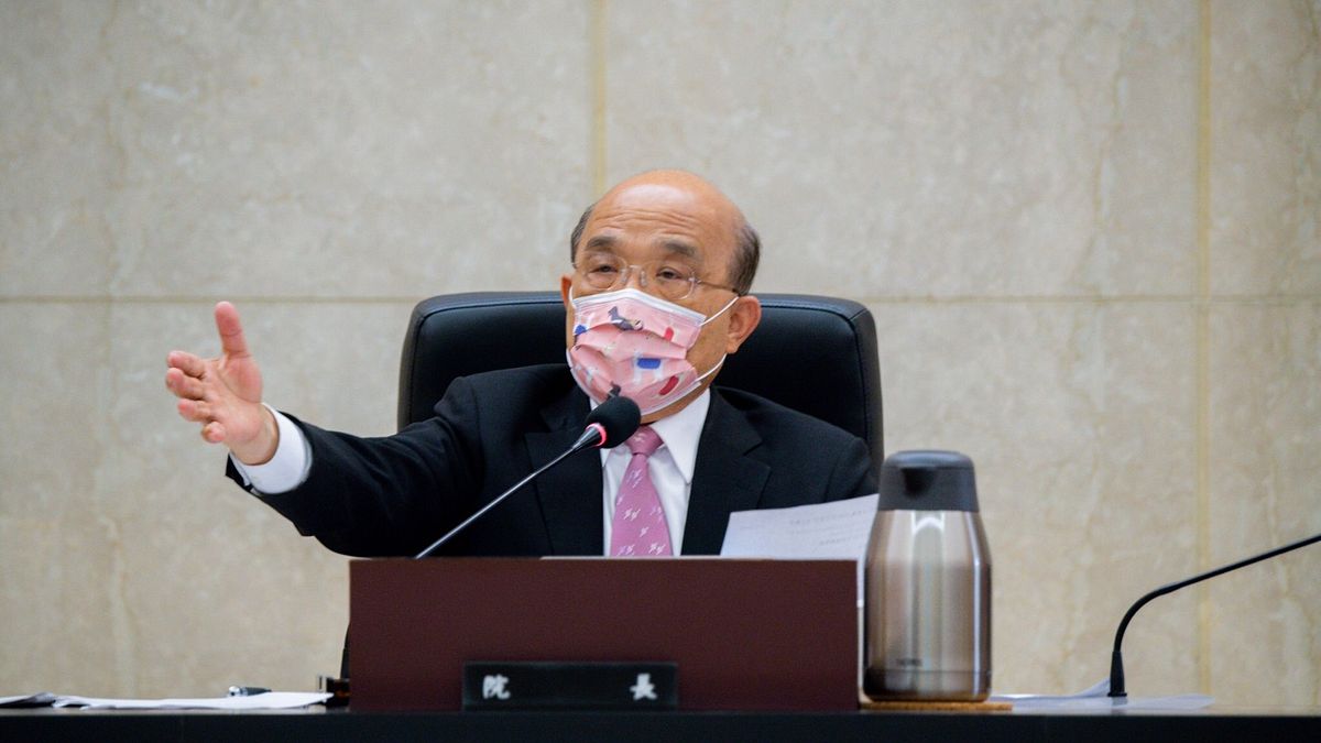 20210527-行政院院會27日邀國發會報告「加速因應新一波疫情紓困方案」,行政院長蘇貞昌出席主持。(行政院提供) 20210527-行政院院會27日邀國發會報告「加速因應新一波疫情紓困方案」,行政院長蘇貞昌出席主持。(行政院提供)