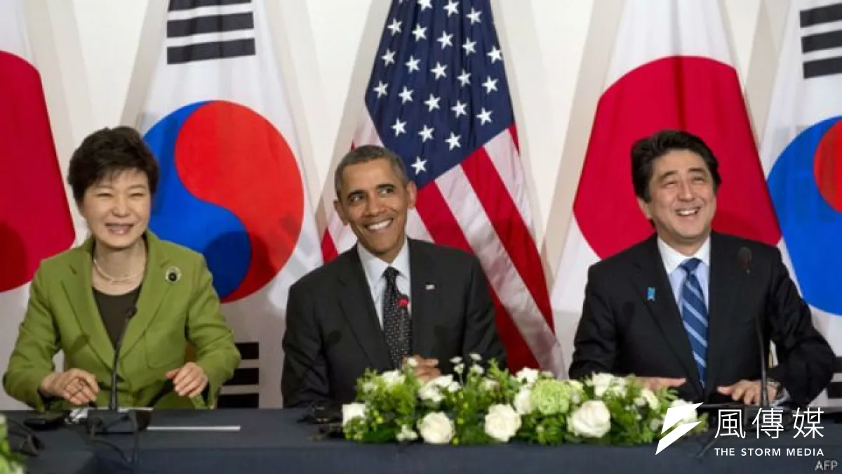 韓國總統朴槿惠至今尚未與日本首相舉行韓日首腦峰會。去年在在華盛頓的撮合下,韓國總統朴槿惠與日本首相安倍借用海牙核安全峰會這一場合,終於實現了會談。(BBC中文網)