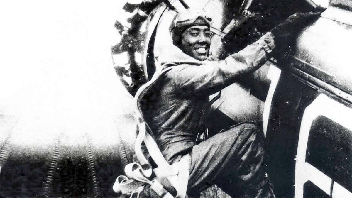 被稱為「飛將軍」的劉粹剛,當年開著飛機熱烈追求許希麟(圖/冲天@facebook) 被稱為「飛將軍」的劉粹剛,當年開著飛機熱烈追求許希麟(圖/冲天@facebook)