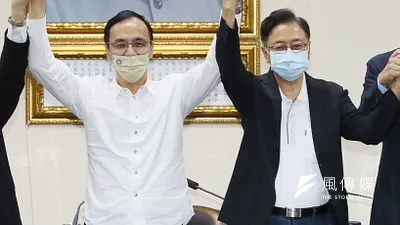 前新竹市長林智堅轉戰桃園,被爆出論文抄襲風波後,形象大跌,國民黨桃園市長參選人張善政(右)選情增溫。(資料照,柯承惠攝)