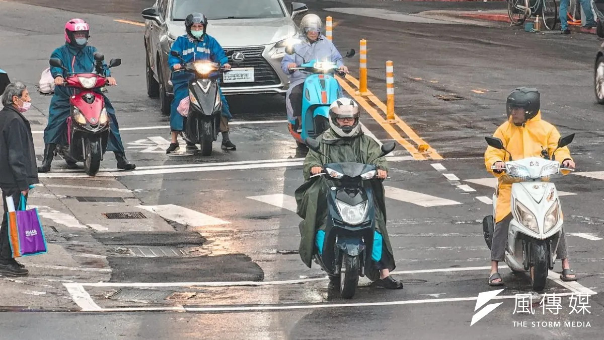 2025全年機車總銷量為70萬8406輛,較去年下滑約 5.9%。市場縮減主因受少子化、都會交通型態改變及關稅波動影響,加上上半年貨物稅政策不明朗,導致消費者轉趨觀望。(資料照/洪煜勛攝)