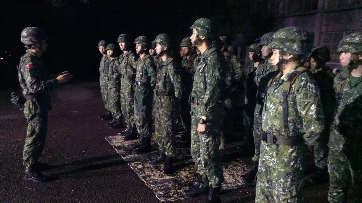 為搜救AT-3教練機,陸軍特戰部隊出動。(國防部)
