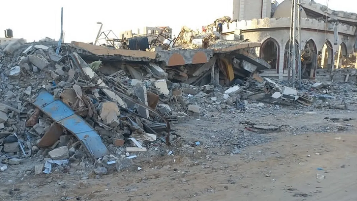 戰火撞毀了安海正的家。(安海正提供) 戰火撞毀了安海正的家。(安海正提供)