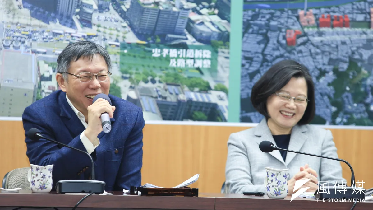 蔡柯會登場,針對消失的20分鐘在幹嗎,總統蔡英文說,就是跟簡報內容差不多的事情,柯文哲則說,他從頭到尾都沒說什麼,都是政委張景森在講。(簡必丞攝)