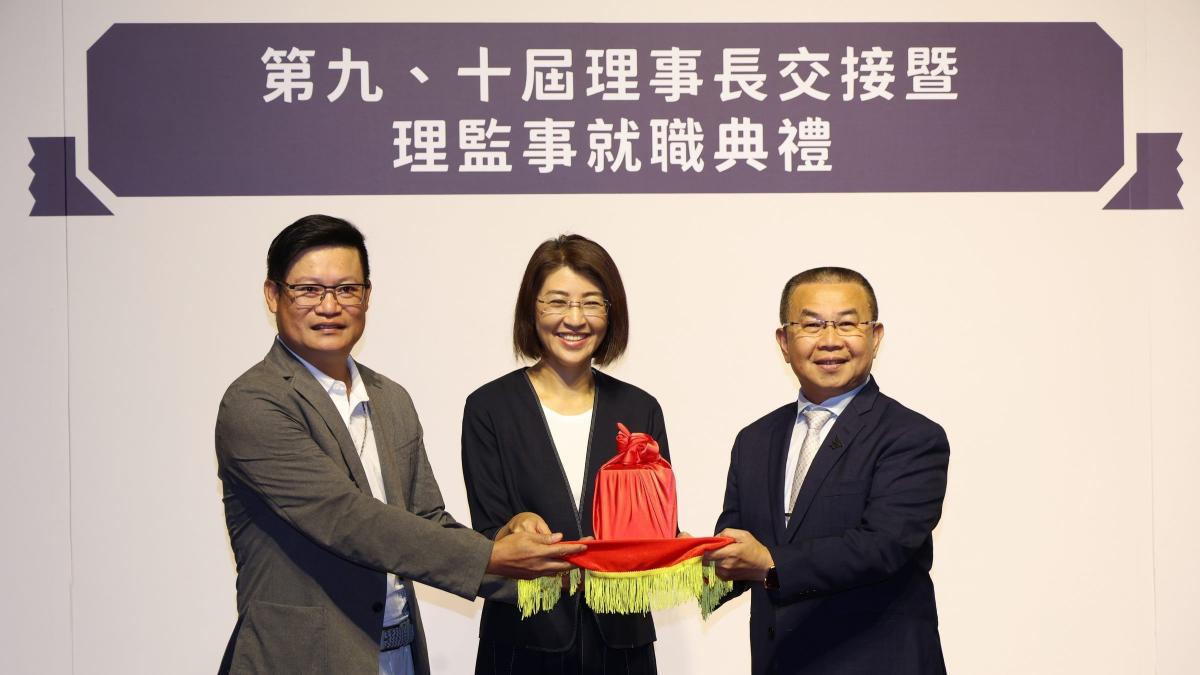 南投縣觀光產業聯盟協理事長交接 許淑華期許產官學共創南投觀光新榮景