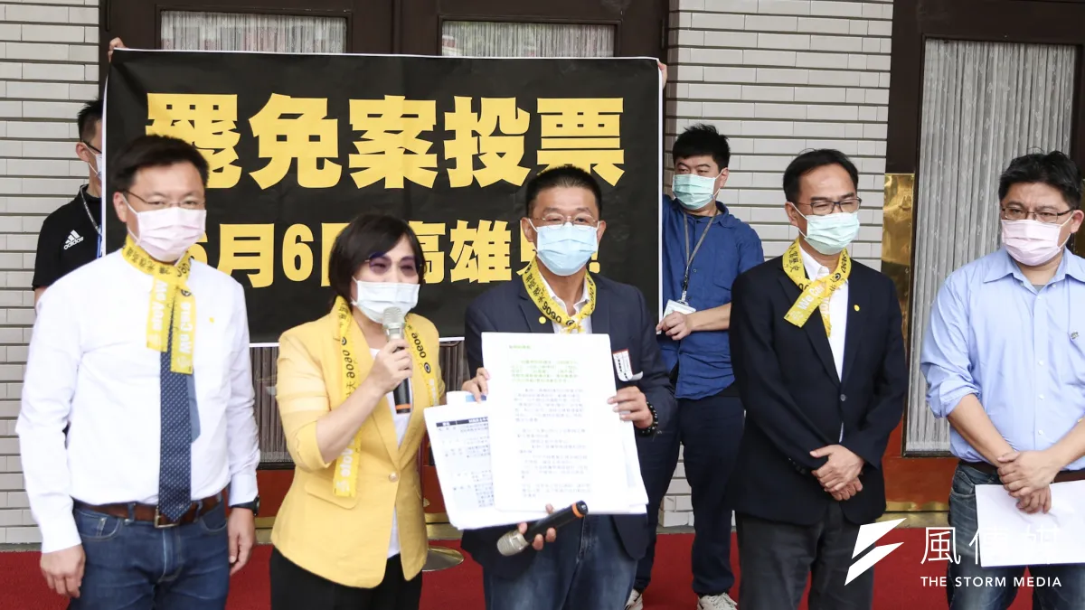 高雄多位民進黨立委在立法院議場前召開記者會,抗議高市府對於罷免投票的種種限制。(資料照,簡必丞攝)