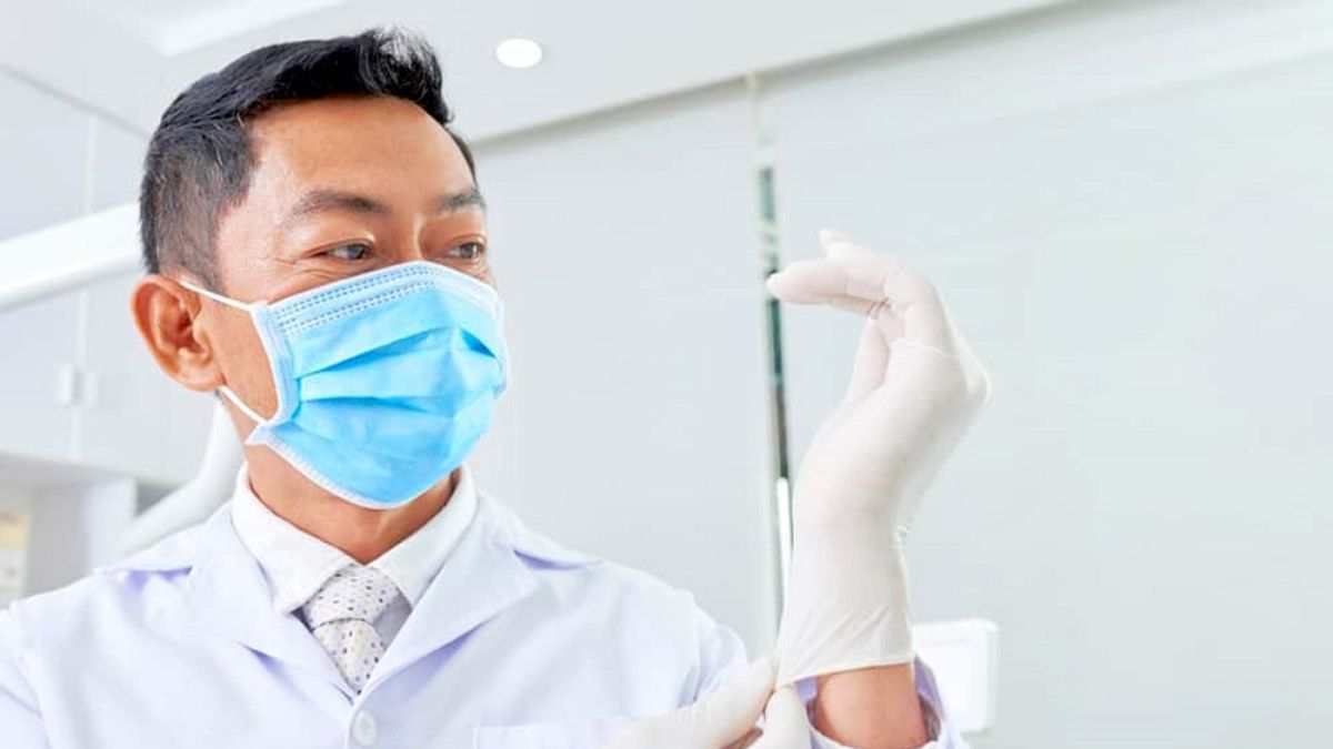 新型冠狀病毒與之前SARS、MERS是同屬同一家族,且族譜關係極其相近的病原。(圖/Hello醫師) 新型冠狀病毒與之前SARS、MERS是同屬同一家族,且族譜關係極其相近的病原。(圖/Hello醫師)