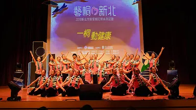 新北市客家桐花祭系列活動今天開始起跑,串聯八個行政區的桐花美景及學子們的飛揚清純,傳遞文化的創新。(圖/新北市客家局提供)