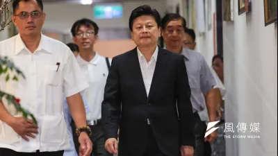 針對花蓮縣立委選舉選情,《台灣指標民調》公布最新民調顯示,前花蓮縣長傅崐萁(右)獲得34.6%花蓮民眾支持。(資料照,顏麟宇攝)