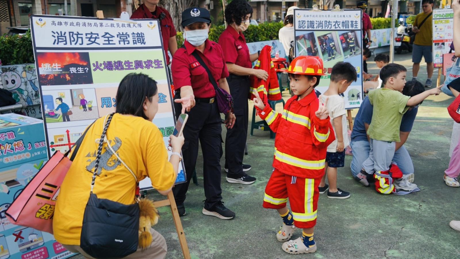 警消陪伴、親子同樂!鄭孟洳辦「魔法泡泡英雄嘉年華」:讓孩子玩得開心,也讓育兒更有支持
