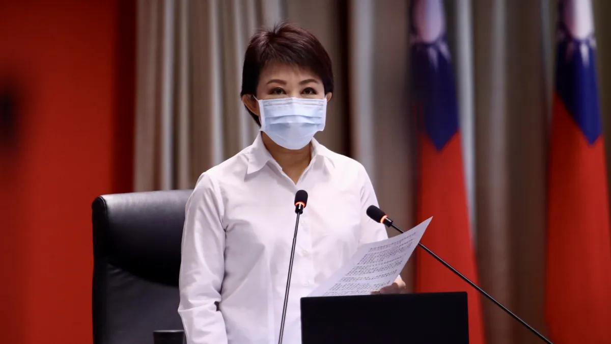 台中市長盧秀燕在市政會議中強調,15至24歲青年失業率創近8年新低,市府將持續努力,讓青年安心。(圖/台中市政府提供)