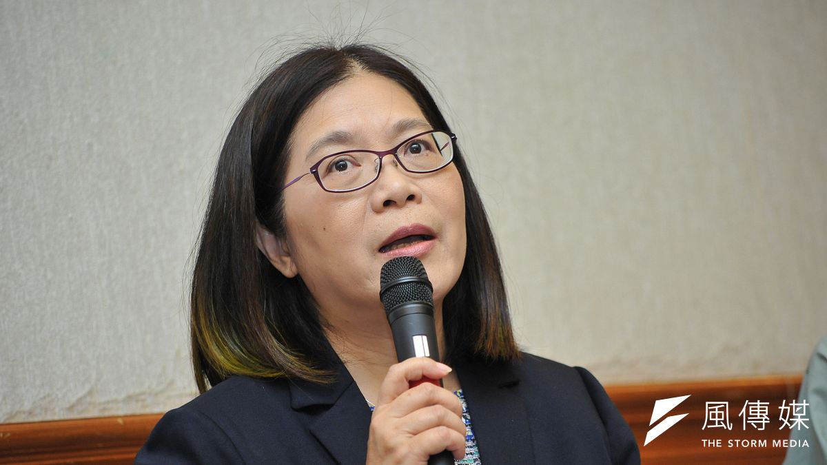 民進黨立委管碧玲表示,目前政院版一例一休草案仍有4大疏漏,包括勞資協商無法承擔任務、難以把關惡意誤用極端狀況、輪班間隔縮短恐使勞工難以休息,以及開放7休1恐勞資雙輸等。(資料照,甘岱民攝) 民進黨立委管碧玲表示,目前政院版一例一休草案仍有4大疏漏,包括勞資協商無法承擔任務、難以把關惡意誤用極端狀況、輪班間隔縮短恐使勞工難以休息,以及開放7休1恐勞資雙輸等。(資料照,甘岱民攝)