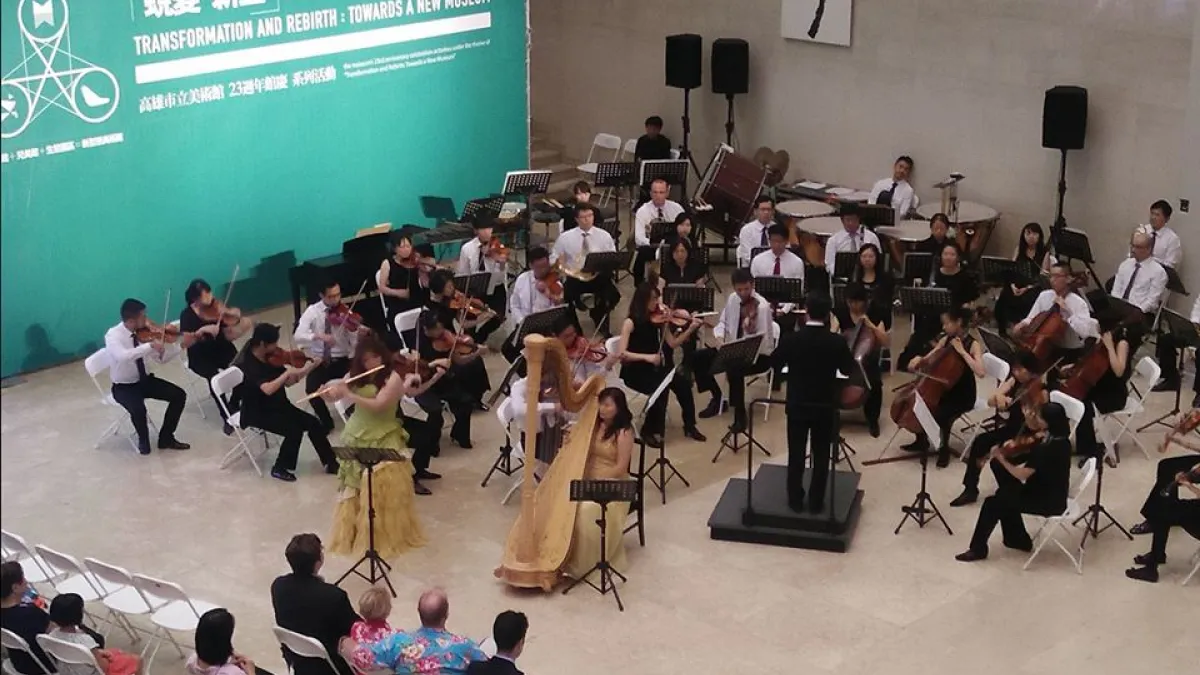 高美館23週年館慶,由高雄市交響樂團的演奏帶動館慶氣氛。(圖/龔傑森攝)