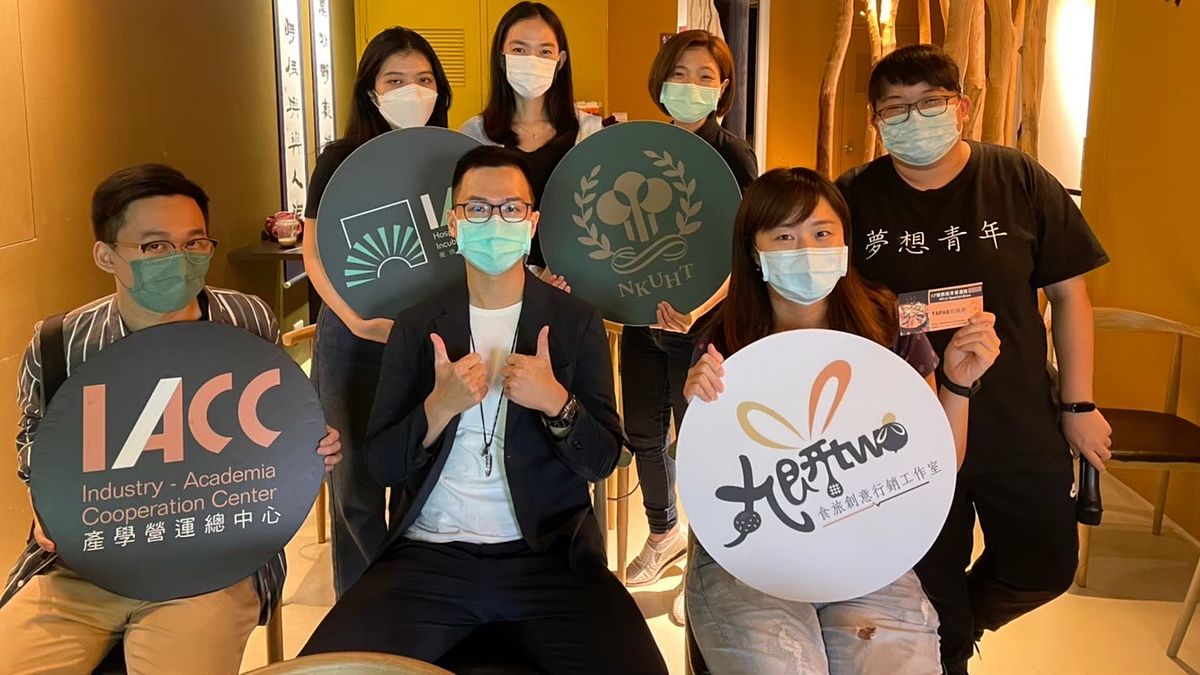 丸餅兔食旅創意行銷工作室接受青年局創業O’star的夥伴高餐大輔導,舉辦跨領域青年創業沙龍活動開心留下合影。(圖/青年局提供) 丸餅兔食旅創意行銷工作室接受青年局創業O’star的夥伴高餐大輔導,舉辦跨領域青年創業沙龍活動開心留下合影。(圖/青年局提供)