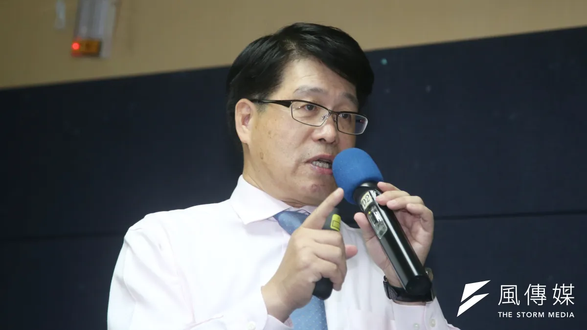 台灣民意基金會董事長游盈隆17日表示,一例一休是蔡政府的「阿基里斯腱」,是最致命和脆弱的部分,對新任閣揆賴清德來說,也是相當大的挑戰。(陳明仁攝)