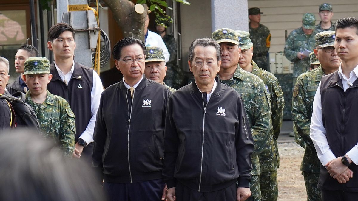 慰勉被中共通緝的心戰大隊、資通電軍 顧立雄:國防部是官兵後盾