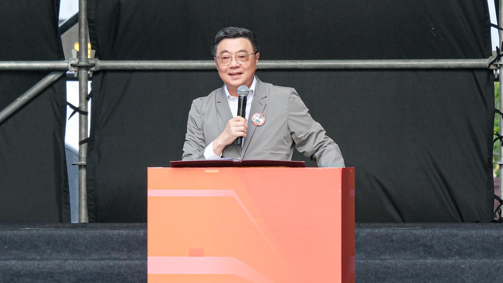 嗆蔣萬安送一罐牛奶講一輩子 卓榮泰再秀「洋流桌布」:大家都換,立院就不會說我不可以