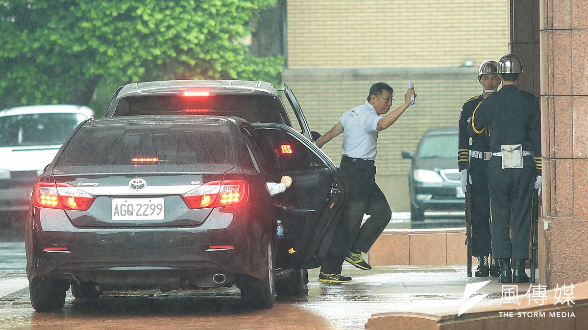 台北市長柯文哲14日出席行政院會。(顏麟宇攝) 台北市長柯文哲14日出席行政院會。(顏麟宇攝)