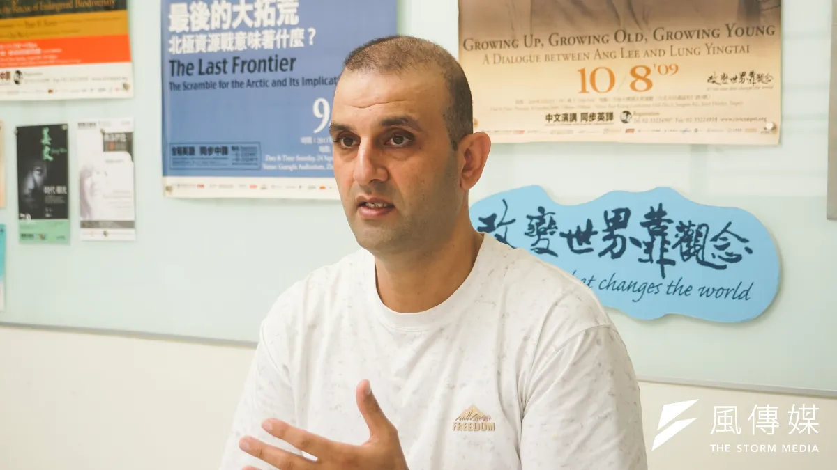 2025年9月15日,長年旅居台灣的巴勒斯坦學者安海正接受《風傳媒》專訪。(蔡親傑攝)