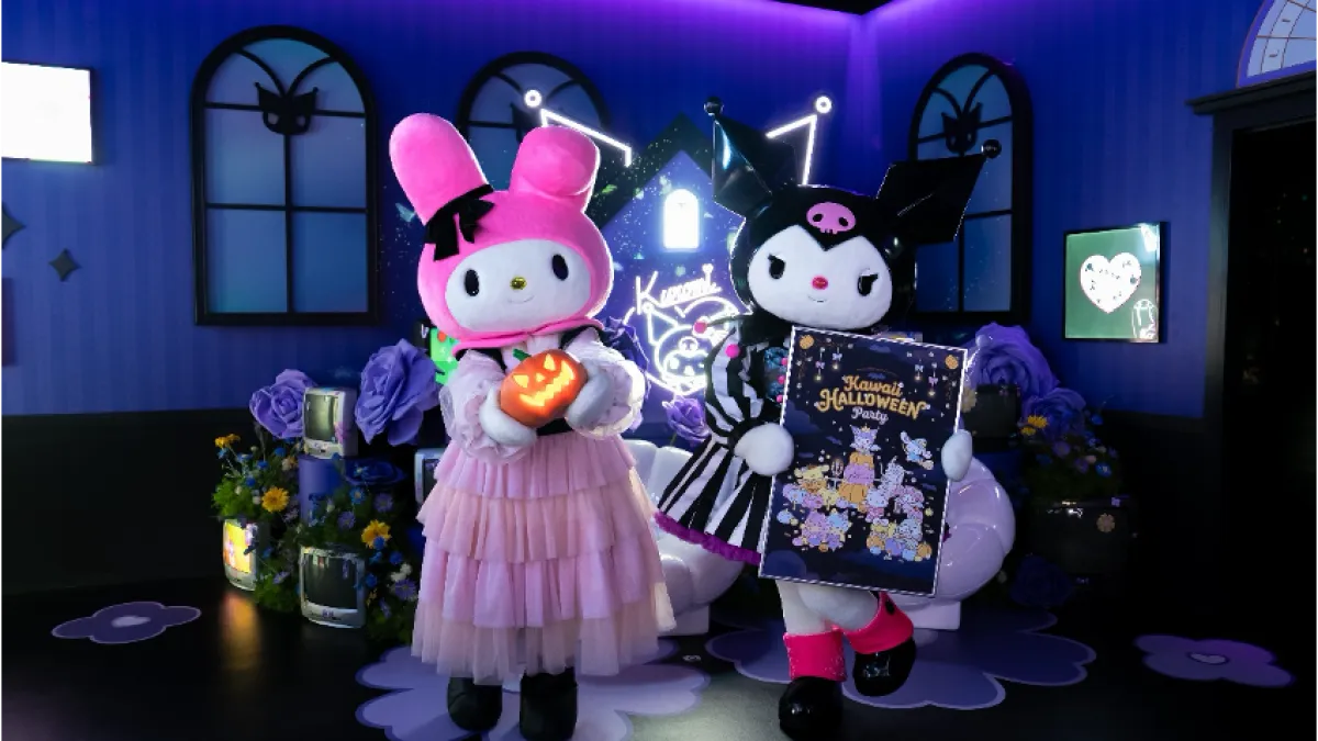 東京・新宿の体験型展示「Hotel Floria Tokyo」では、10月3日からハロウィン限定イベントを開催。館内の一部エリアに特別な装飾や演出が施されるほか、仮装姿のサンリオキャラクターズをデザインした限定グッズも販売されている。(ホテルフローリアPR事務局提供)