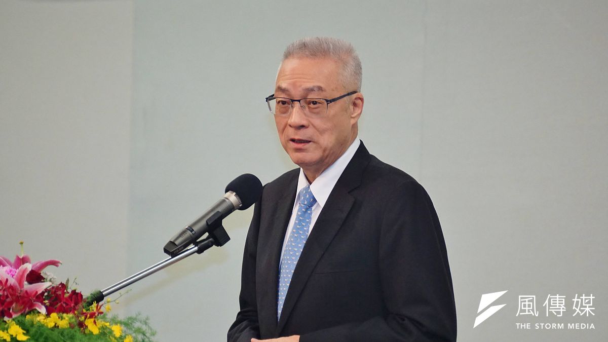 國民黨主席當選人吳敦義將在20日就職,中央黨部10日發出人事令,前主席政治任命的機要人員,聘期均到19日。中國國民黨發言人李明賢表示,這些機要人員20日之後是否留任,由新主管決定。(資料照,盧逸峰攝) 國民黨主席當選人吳敦義將在20日就職,中央黨部10日發出人事令,前主席政治任命的機要人員,聘期均到19日。中國國民黨發言人李明賢表示,這些機要人員20日之後是否留任,由新主管決定。(資料照,盧逸峰攝)