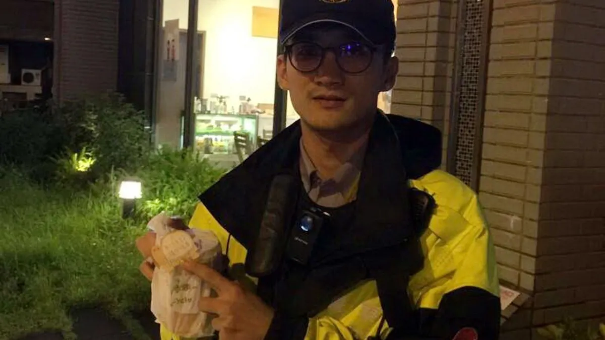 見菜鳥警不畏寒冷查案 店員默默送上咖啡超暖心!