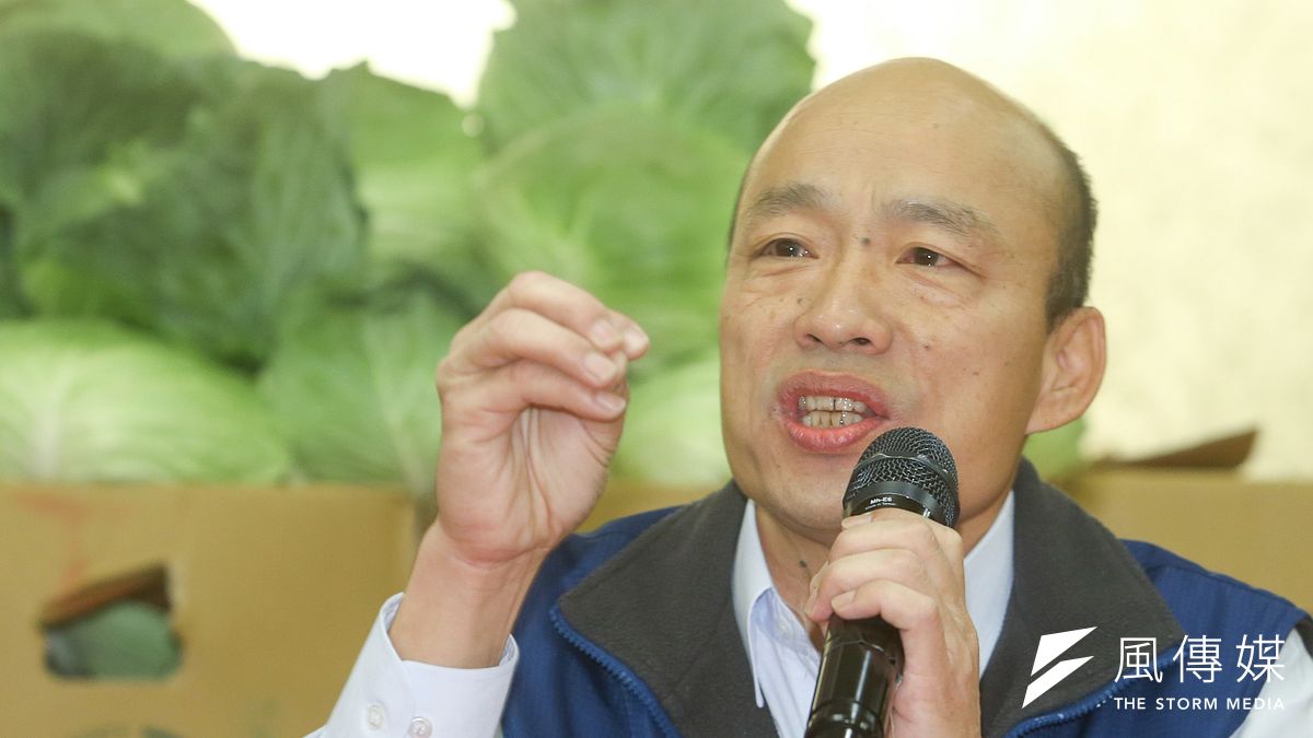 韓國瑜16日接受專訪時表示,「政治就像高麗菜一樣,要使用可以被理解的大眾語言」。(陳明仁攝) 韓國瑜16日接受專訪時表示,「政治就像高麗菜一樣,要使用可以被理解的大眾語言」。(陳明仁攝)