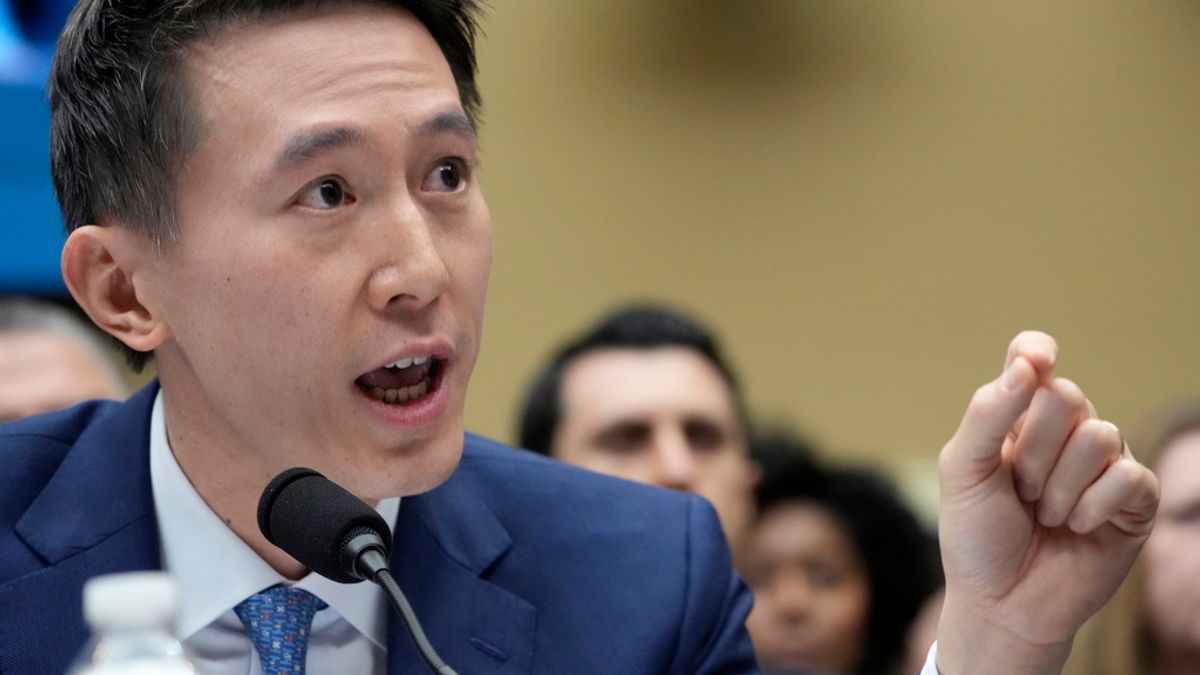 2023年3月22日,TikTok首席執行官周受資(Shou Zi Chew)參加美國聯邦眾議院能源及商業委員會的聽證會。(美聯社) 2023年3月22日,TikTok首席執行官周受資(Shou Zi Chew)參加美國聯邦眾議院能源及商業委員會的聽證會。(美聯社)