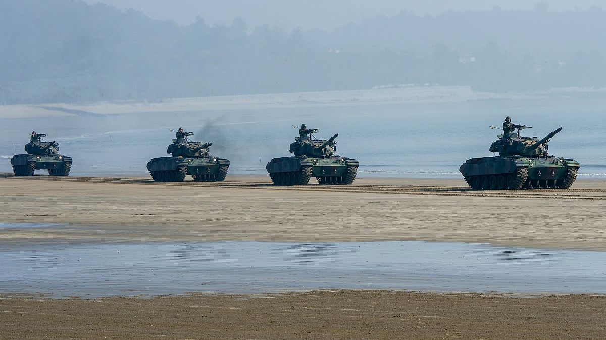 金防部烈嶼守備大隊日前實施「太武操演」,多輛M41D海上目標進行轟擊。(取自中華民國陸軍臉書) 金防部烈嶼守備大隊日前實施「太武操演」,多輛M41D海上目標進行轟擊。(取自中華民國陸軍臉書)