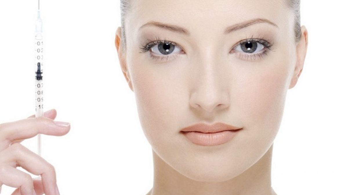 國內目前僅核准兩款肉毒桿菌素上市,然而近年不少非法產品、灌水分裝產品流入醫美市場,民眾美容不成反傷身。(取自網路) 國內目前僅核准兩款肉毒桿菌素上市,然而近年不少非法產品、灌水分裝產品流入醫美市場,民眾美容不成反傷身。(取自網路)