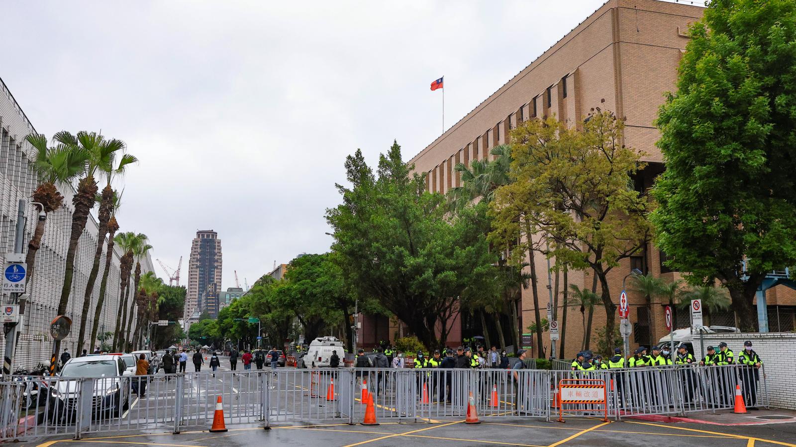 追投資款流向!檢調出手偵辦兆基公司債案 前董座李建成被帶回偵訊