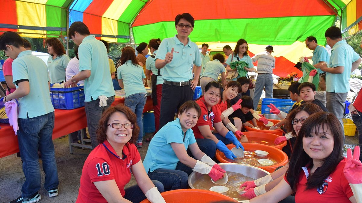 大甲媽遶境「食」在重要 志工宣導使用環保餐具 大甲媽遶境「食」在重要 志工宣導使用環保餐具