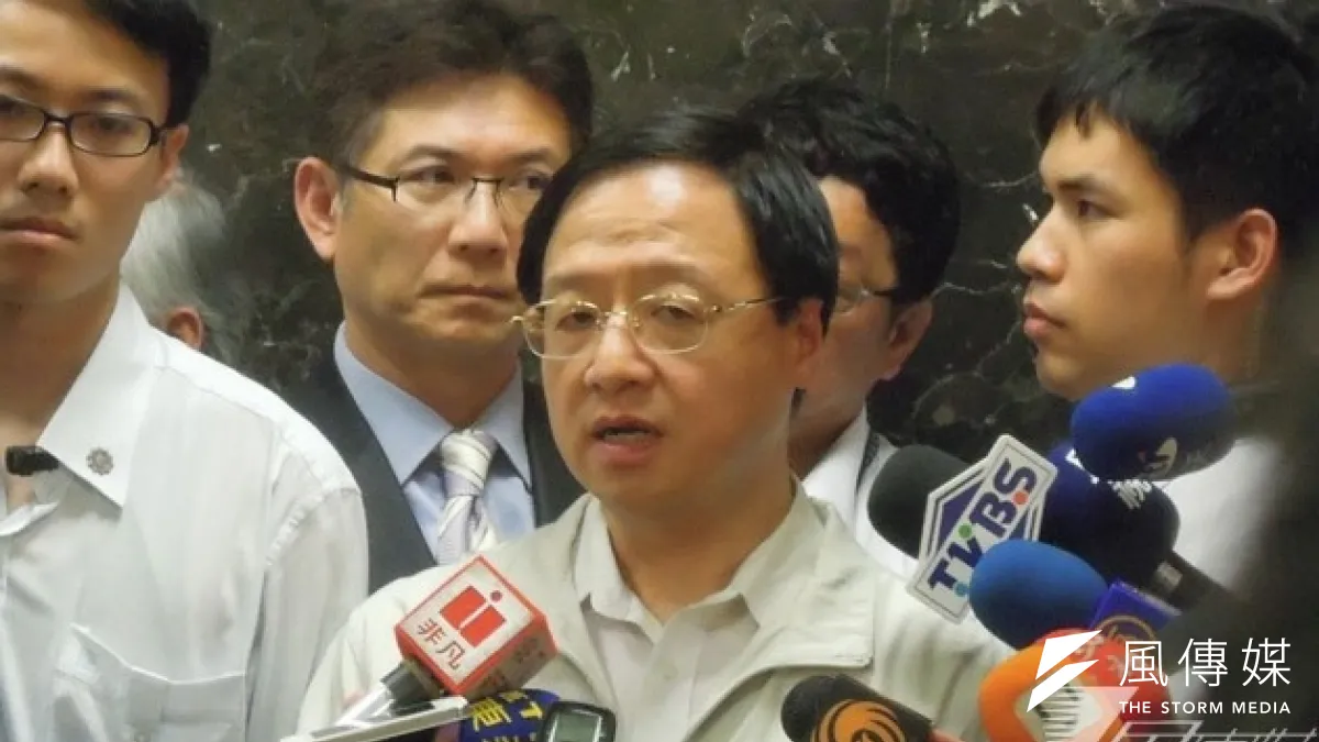 行政院長江宜樺22日下午到和平醫院探視捷運隨機殺人的受害者。(何孟奎攝)