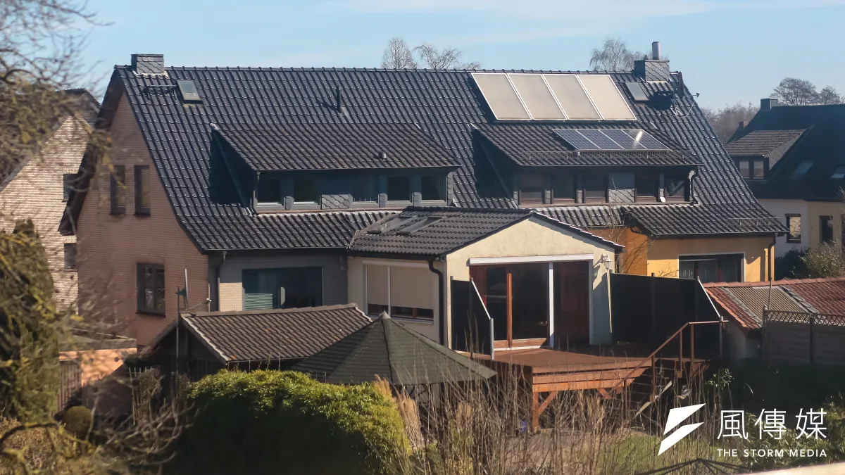 歐洲最大獨立太陽能廠 SolarWorld 聲請破產,德商 SolarWorld 表示,由於亞洲企業在太陽能產業「低價競爭」,導致低價的太陽能面板供給浮濫,使得太陽能產業變「慘業」。(顏麟宇攝)
