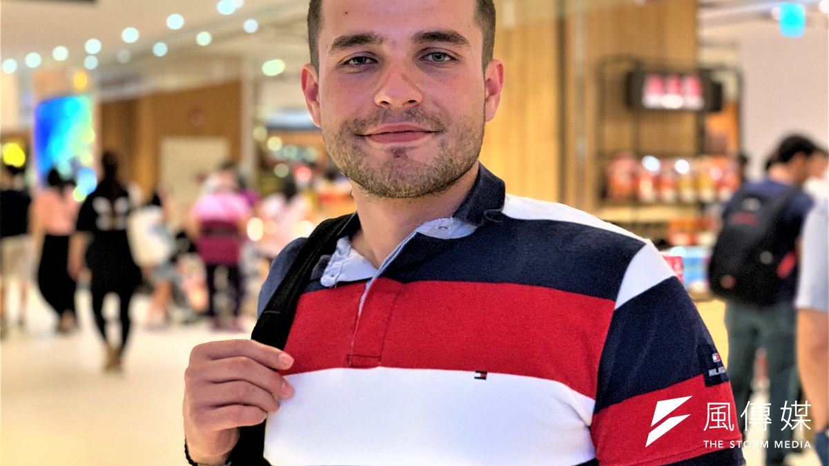 科索沃青年賈坦尼(Egzon Gajtani)首次到亞洲就來台灣(簡恒宇攝) 科索沃青年賈坦尼(Egzon Gajtani)首次到亞洲就來台灣(簡恒宇攝)