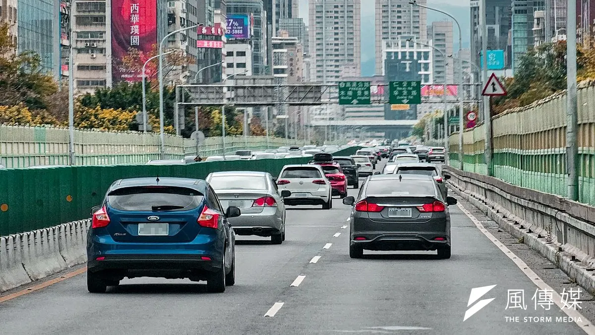 台南市新增設 2 處交通科技執法設備,同時在臺 84 線、臺 61 線等路段增設 4 處固定式測速照相設備。(資料照/洪煜勛攝) 台南市新增設 2 處交通科技執法設備,同時在臺 84 線、臺 61 線等路段增設 4 處固定式測速照相設備。(資料照/洪煜勛攝)