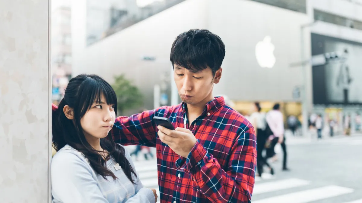 為何被搭訕要聯絡方式,卻不能說 I'm not convenient.?這句話究竟錯在哪?(圖/すしぱく@pakutaso)