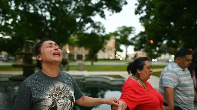 美國德州5月24日發生10年來最嚴重的校園大規模槍擊案。身穿防彈背心的18歲槍手拉莫斯在尤瓦爾迪羅柏小學進行大屠殺。(AP)