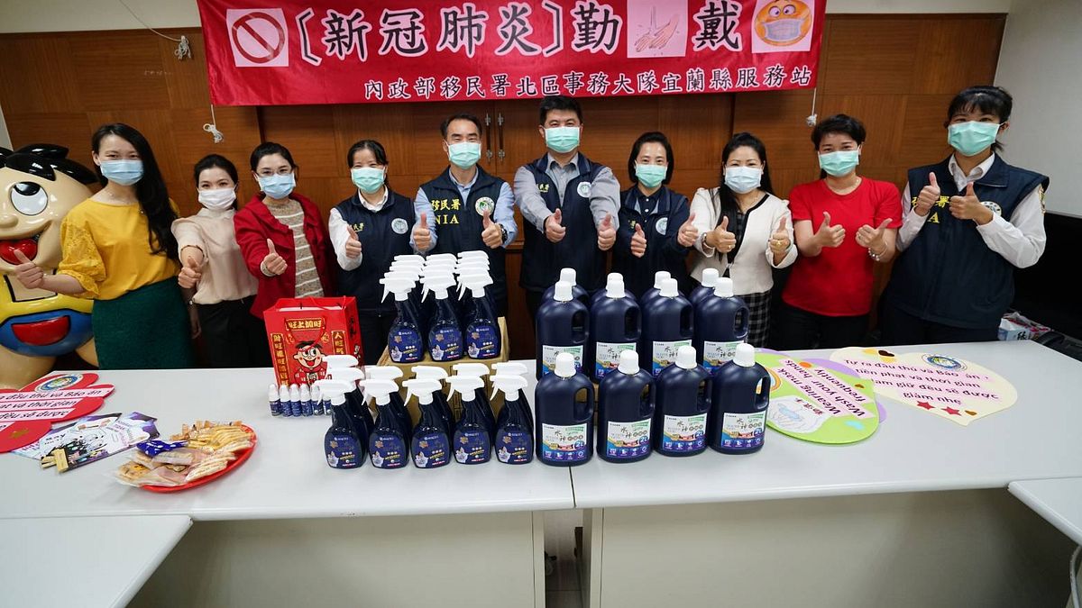 移民署宜蘭縣服務站、專勤隊及收容所,收到防疫物資後,將向新住民朋友教授正確防疫觀念,一起防疫大作戰。(圖/內政部移民署提供) 移民署宜蘭縣服務站、專勤隊及收容所,收到防疫物資後,將向新住民朋友教授正確防疫觀念,一起防疫大作戰。(圖/內政部移民署提供)