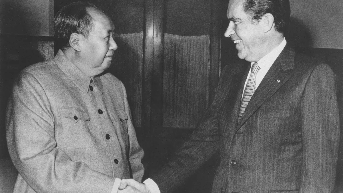 1972年2月21日,毛澤東會見美國總統尼克森(Richard Nixon)。(AP)
